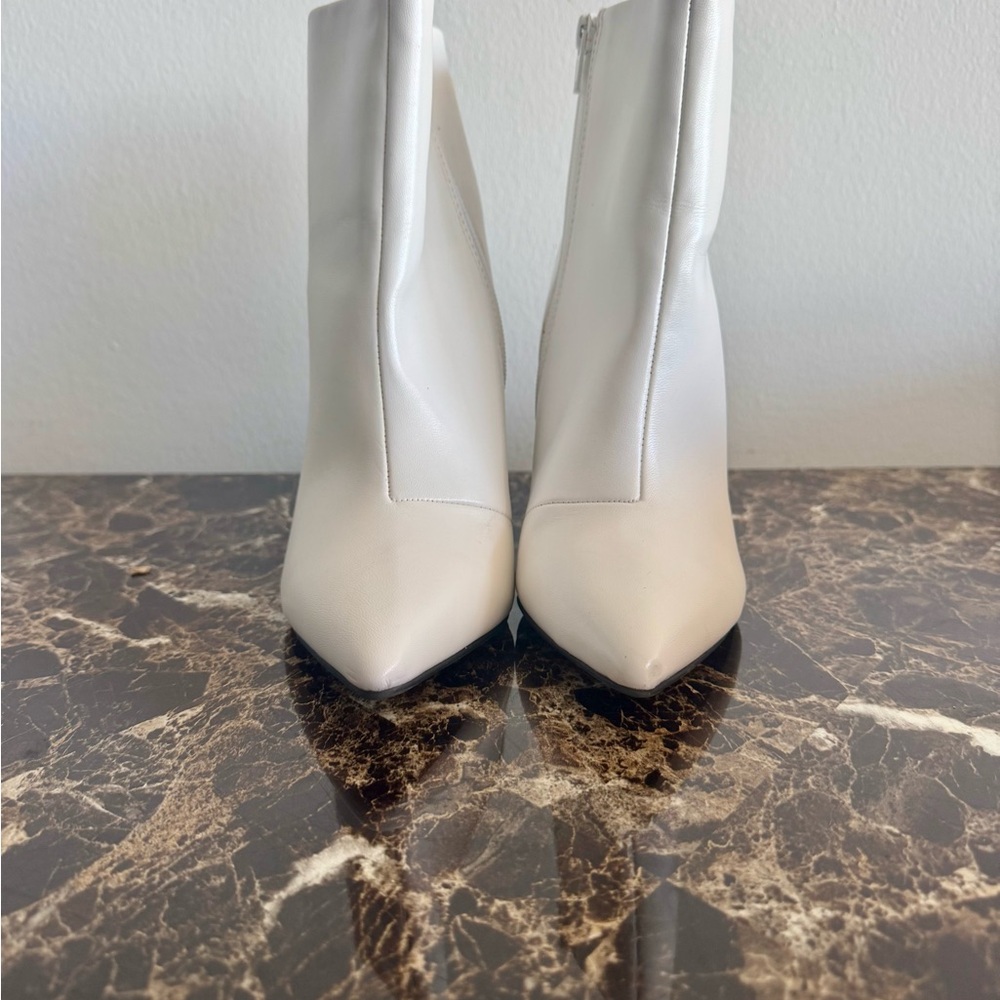 Simply Vera Vera Wang White Ankle Boots